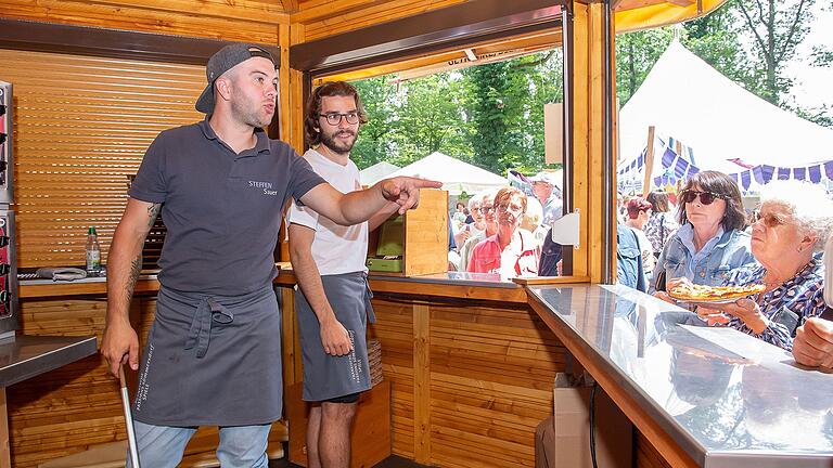 Catering nach den Abendvorstellungen ist erlaubt, bei Eigenproduktionen oder externem Kulturprogramm muss das Gelände aber spätestens um 23.30 Uhr geräumt sein.&nbsp;