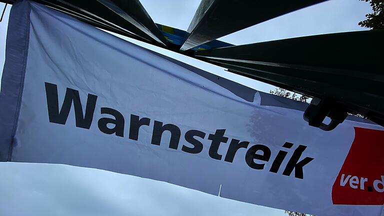 Warnstreik Verdi - Wenn Tarifverhandlungen anstehen, sind auch Wanrstreiks oft nicht fern. Was ist aber eigentlich erlaubt und wer darf die Arbeit zum Protest niederlegen? Warnstreik Verdi - Wenn Tarifverhandlungen anstehen, sind auch Wanrstreiks oft nicht fern. Was ist aber eigentlich erlaubt und wer darf die Arbeit zum Protest niederlegen?