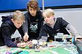 Valentin Steiner (links, 14), Paul Wohlfahrt (13) und Manuel Ewald (14, rechts) vom Team JSG Globes (Johann-Schöner-Gymnasium Karlstadt) basteln an ihrem Lego-Roboter für den Parcour.