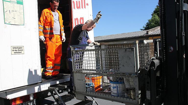 Problemabfälle nimmt in den kommenden Wochen das Schadstoffmobil in allen Kommunen des Landkreises Haßberge mit.