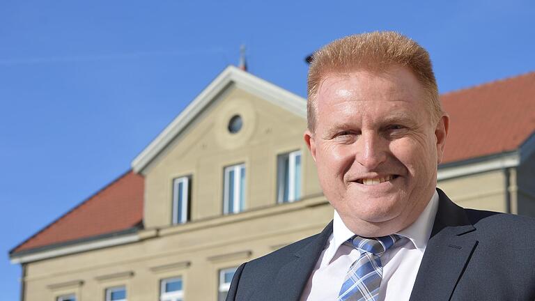 Bürgermeister Matthias Klement zieht eine weitgehend positive Bilanz im Rückblick auf das  Jahr 2021.  Foto: Isolde Krapf       -  Bürgermeister Matthias Klement zieht eine weitgehend positive Bilanz im Rückblick auf das  Jahr 2021.  Foto: Isolde Krapf