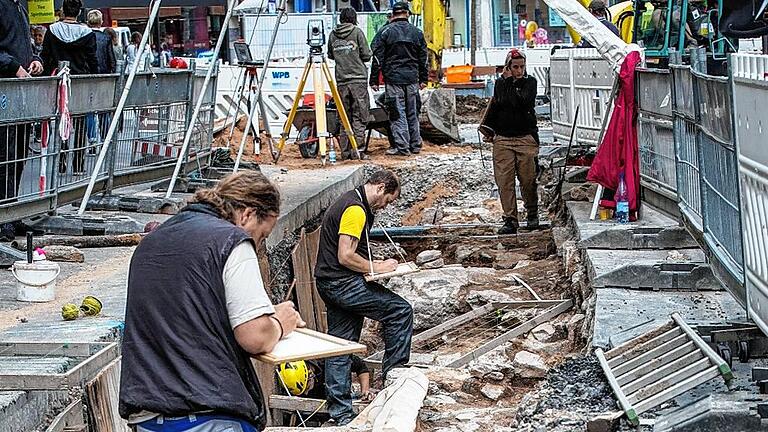 Archäologen werden derzeit in der Eichhorn- und Spiegelstraße fündig.