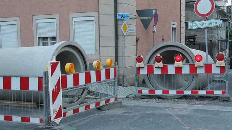 Arbeiten an der Kanalisation, wie hier in der Güntherstraße in Marktsteft vor drei Jahren, sind auf alle Einleiter umzulegen. Die Stadt machte dies bislang mit Beiträgen und hat Vorauszahlungen verlangt. Jetzt liegt die Endabrechnung vor.