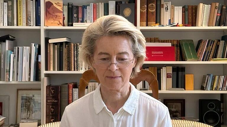 Von der Leyen im Homeoffice       -  &bdquo;Home sweet home…office!&rdquo; - mit diesen Worten unterschrieb Ursula von der Leyen jetzt ein Foto, das sie auf Instagram postete.