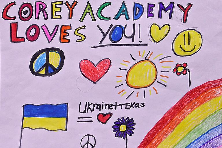 Zahlreiche kleine Kunstwerke werden demnächst in Bad Königshofen ankommen. Sie wurden von Schulkindern in der texanischen Partnerstadt Arlington gemalt. Zahlreiche kleine Kunstwerke werden demnächst in Bad Königshofen ankommen. Sie wurden von Schulkindern in der texanischen Partnerstadt Arlington gemalt.