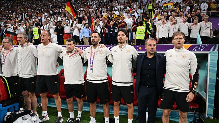 Hansi Flick.jpeg - All or nothing: Die Darbietung der deutschen Nationalmannschaft in Katar ist Gegenstand einer Doku – und gewissermaßen der Gruseltipp. Hansi Flick.jpeg - All or nothing: Die Darbietung der deutschen Nationalmannschaft in Katar ist Gegenstand einer Doku – und gewissermaßen der Gruseltipp.