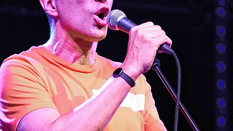 Moers Festival       -  &bdquo;Man muss den emotionalen Hintergrund eines Lieds spüren&ldquo;: Theo Bleckmann.Foto: Bernd Thissen, dpa