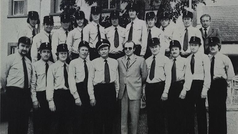 Gruppenbild der aktiven Feuerwehr aus dem Jahre 1974. Gruppenbild der aktiven Feuerwehr aus dem Jahre 1974.