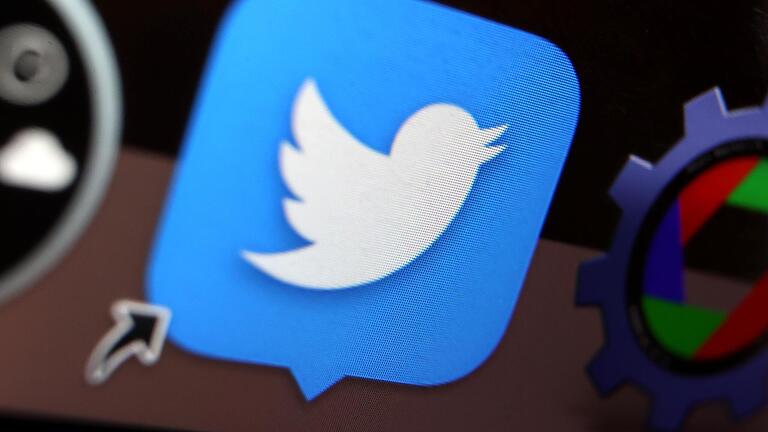 Tut Twitter (im Bild das Firmenlogo) genügend gegen den Hass im Netz? Anwalt Chan-jo Jun will es wissen. Tut Twitter (im Bild das Firmenlogo) genügend gegen den Hass im Netz? Anwalt Chan-jo Jun will es wissen.