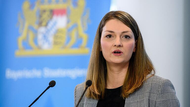 Bayerns Digitalministerin Judith Gerlach (CSU) will junge Menschen 'nicht nur in Informatik unterrichten, sondern für den digitalen Alltag rüsten'. Bayerns Digitalministerin Judith Gerlach (CSU) will junge Menschen 'nicht nur in Informatik unterrichten, sondern für den digitalen Alltag rüsten'.