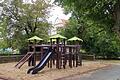 Der sanierte Spielplatz in der Nördlichen Allee in Gerolzhofen ist ab sofort bis auf wenige noch nicht fertiggestellte Bereiche zur Benutzung freigegeben. Das Bild zeigt den großen Kletterturm.