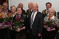 Auszeichnungen durch den Obst- und Gartenbauverein Leinach für besonders üppigen Blumenschmuck an ihren Anwesen bekamen vom Vorsitzenden Erhard Franz (Bildmitte) überreicht: Gerda Holzberger, Gisela Salomon, Uschi Schulze, Heinz Huth, Rita Merkle, Inge Hartmann, Albert Schulz, Ludwig Ehehalt, Waldemar Franz, Irene Bauer, Karl-Peter Oley, Petra Küffner, Margarete Freitag und Norbert Schraut.