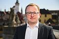 Tilman Schneider, stellvertretender Dekan im evangelisch-lutherischen Dekanat Würzburg auf der Alten Mainbrücke. Der Pfarrer sagt: 'Ich beobachte ein inflationäres Wertegerede.'