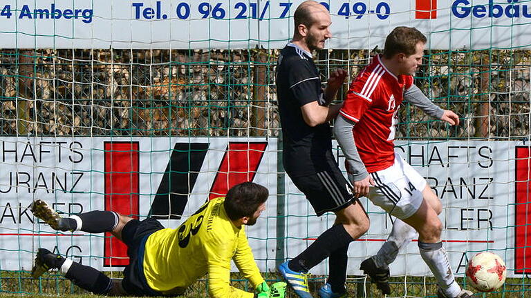 Gundelsheimer       -  Brachte die Sander mit dem Anschlusstreffer wieder zurück in die Spur: Florian Gundelsheimer gelang mit seinem ersten Saisontor in der 53. Minute das 2:1.