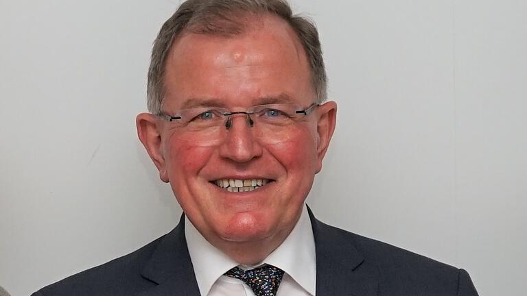 Bezirkstagspräsident Erwin Dotzel muss sich im August wegen des Vorwurfs der Beleidigung vor Gericht verantworten. Bezirkstagspräsident Erwin Dotzel muss sich im August wegen des Vorwurfs der Beleidigung vor Gericht verantworten.