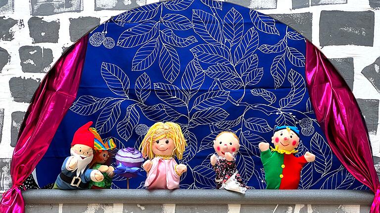 Ende gut, alles gut. Mit dem geretteten Geburtstagskuchen stand der Geburtstagsfeier von Prinzessin Pampelmusia nichts mehr im Weg. Ende gut, alles gut. Mit dem geretteten Geburtstagskuchen stand der Geburtstagsfeier von Prinzessin Pampelmusia nichts mehr im Weg.