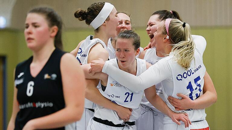 Die QOOL Sharks Würzburg mit (von links) Marja Wahl, Jessica Hanson, Fine Böhmke, Paula Wenemoser und Lisa Bertholdt bestreiten an diesem Wochenende die erste Runde in den Play-offs der zweiten Liga.