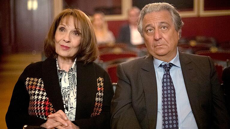 TV-Ausblick ARD - 'Monsieur Claude und sein großes Fest'       -  Claude (Christian Clavier, re.) und Marie (Chantal Lauby, li.) haben mal wieder wenig Verständnis für die Partnerwahl ihrer Töchter.