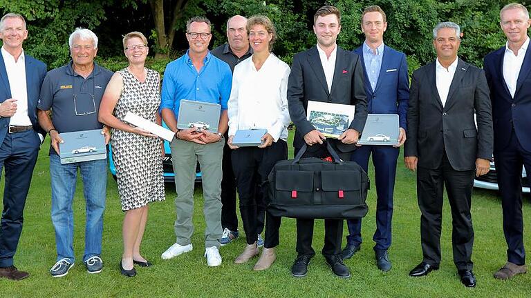 1. BVUK Deutsche Sporthilfe Cup       -  Sieger, Veranstalter und Sponsoren des 1. BVUK Deutsche Sporthilfe Cup: (von links) Harald Stoll (Geschäftsführung Porsche Zentrum Würzburg), Fritz Schmidt, Susanne Bauckholt (Brutto-Siegerin), Christoph Rosa, Alexander Pusch, Steffi Nerius, Niclas Schmidt (Brutto-Sieger), René Rügammer, Michael Reizel (Geschäftsführung BVUK Würzburg) und Bernhard May (Präsident Golfclub Würzburg).