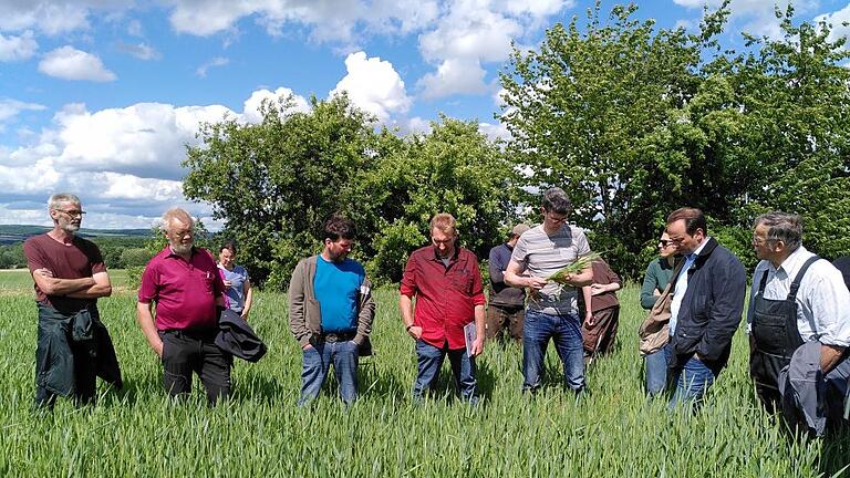 Auf breites Interesse stieß ein Seminar der Ökomodellregion Oberes Werntal, wie Landwirte ihren boden fruchtbarer machen können.