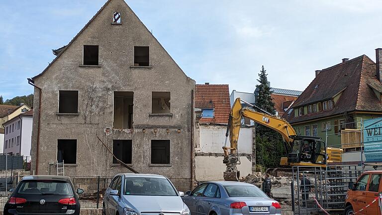 Abriss von Kuhn-Haus in Sinnaustraße Bad Brückenau - So sah das Kuhn-Haus kurt vor dem Abriss aus. Abriss von Kuhn-Haus in Sinnaustraße Bad Brückenau - So sah das Kuhn-Haus kurt vor dem Abriss aus.
