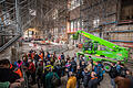 Christoph Schmidt, dpa, Stuttgart21.jpg       -  Die Baustelle am Stuttgarter Bahnhof mit Besuchern an einem Aktionstag.