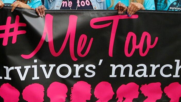 #MeToo       -  #MeToo ist längst eine Massenbewegung, die sich dem Kampf gegen sexuelle Übergriffe verschrieben hat.