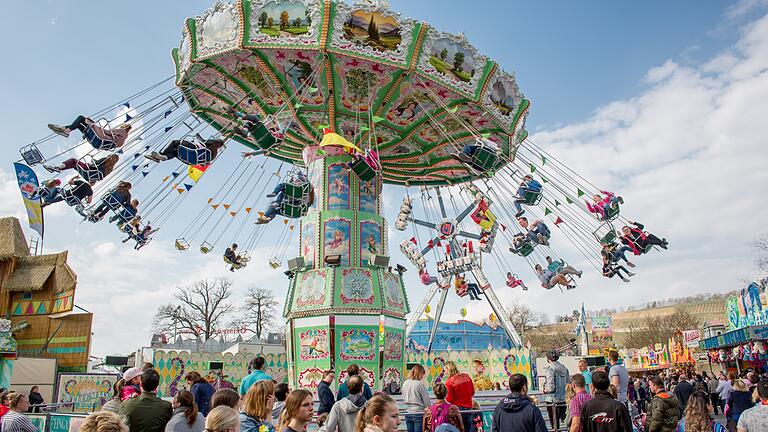 Zuletzt fand das Frühjahrsvolksfest im Jahr 2019 statt. Nach zwei Jahren Pause wegen der Corona-Pandemie soll es heute wieder so weit sein.