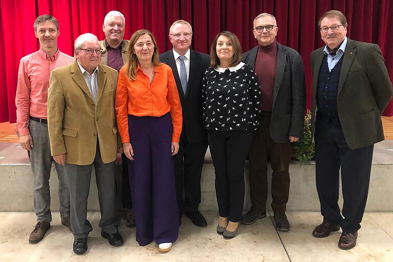 Garanten für den erfolgreichen Schüleraustausch (von links): Austauschleiter Wojtek Oles, Initiator Dagobert Hellmer, 1. Bürgermeister Jürgen Hennemann, Austauschleiterin Heike Eichenhüller, Schulleiter Martin Pöhner, Austauschleiterin Barbara Barglik, die ehemaligen Schulleiter Klaus-Peter Schmitt und Dr. Kilian Popp.