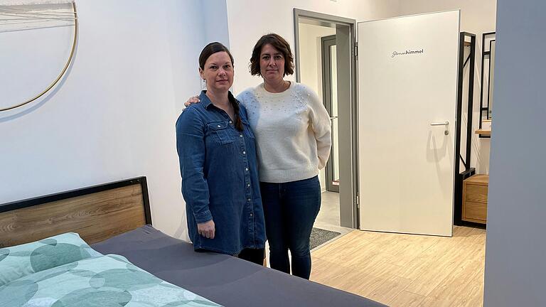 Jenny Back (rechts) und Nadine Wehner-Hach bereuen ihre Entscheidung, sich mit dem Café selbständig zu machen, nicht. Jenny Back (rechts) und Nadine Wehner-Hach bereuen ihre Entscheidung, sich mit dem Café selbständig zu machen, nicht.