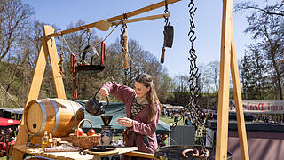 Fantasyfestival in Gaukönigshofen       -  Zahlreiche Menschen besuchen am Samstag (12.04.25) das Fantasyfestival mit Mittelalter-Markt auf dem Festplatz in Gaukönigshofen.