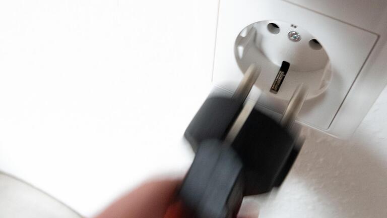 Wie es um einen Blackout-Notfallplan der Gemeinde steht, wollten die Steinacher in ihrer Bürgerversamlung wissen. Symbolfoto: Demy Becker/dpa       -  Wie es um einen Blackout-Notfallplan der Gemeinde steht, wollten die Steinacher in ihrer Bürgerversamlung wissen. Symbolfoto: Demy Becker/dpa