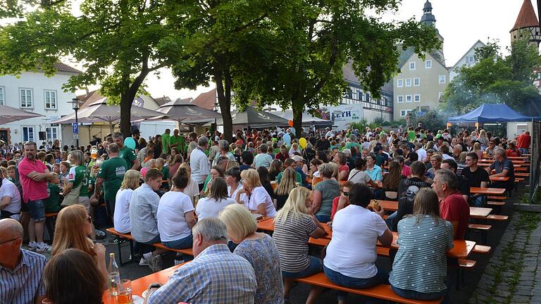 Schlemmen, flanieren und Gemeinschaft genießen: Das 34. Ostheimer Stadtfest unter dem Motto 'Ostheim klingt gut' war ein voller Erfolg.&nbsp;