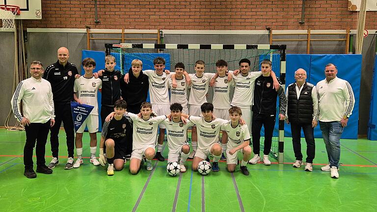 Bei den Hallen-Bezirksmeisterschaften der U17-Junioren triumphierte die (SG) SpVgg Hösbach-Bahnhof. Bei den Hallen-Bezirksmeisterschaften der U17-Junioren triumphierte die (SG) SpVgg Hösbach-Bahnhof.