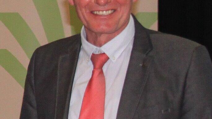 Alois Kraus war 15 Jahre der Kitzinger Kreisobmann des Bayerischen Bauernverbandes und hat in dieser Zeit unzählige Termine absolviert. Jetzt stellte er sich nicht mehr zur Wiederwahl. FOTO Daniela Röllinger Alois Kraus war 15 Jahre der Kitzinger Kreisobmann des Bayerischen Bauernverbandes und hat in dieser Zeit unzählige Termine absolviert. Jetzt stellte er sich nicht mehr zur Wiederwahl. FOTO Daniela Röllinger