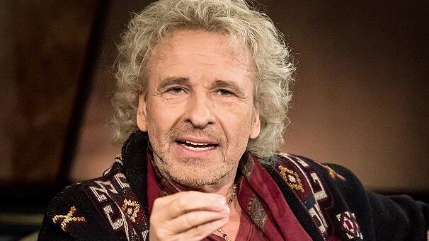 Gottschalk liest?       -  &bdquo;Ich möchte mich auch in dieser Sendung auf gar keinen Fall klüger machen, als ich bin&ldquo; &ndash; Thomas Gottschalk sitzt in einem Studio des Bayerischen Rundfunks (BR) bei der Aufzeichnung der Sendung &bdquo;Gottschalk liest&ldquo;.