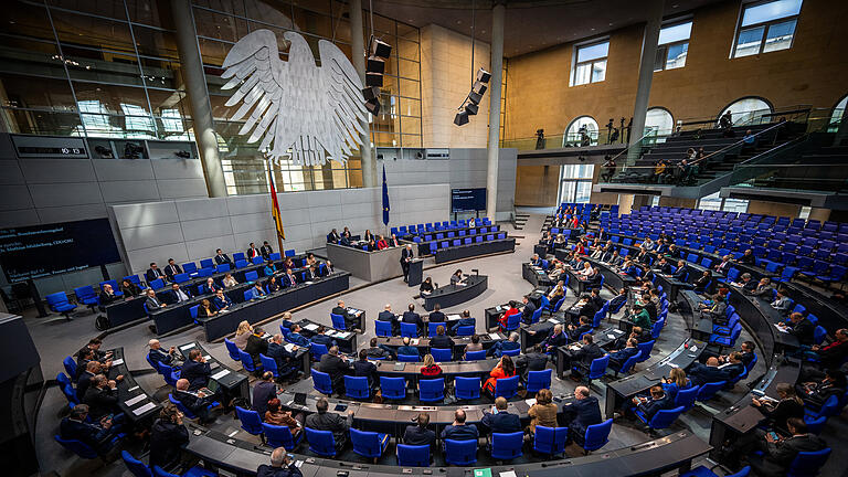 Bundestag.jpeg - Die AfD finanziert sich unter den im Bundestag vertretenen Parteien am meisten durch staatliche Mittel. Bundestag.jpeg - Die AfD finanziert sich unter den im Bundestag vertretenen Parteien am meisten durch staatliche Mittel.