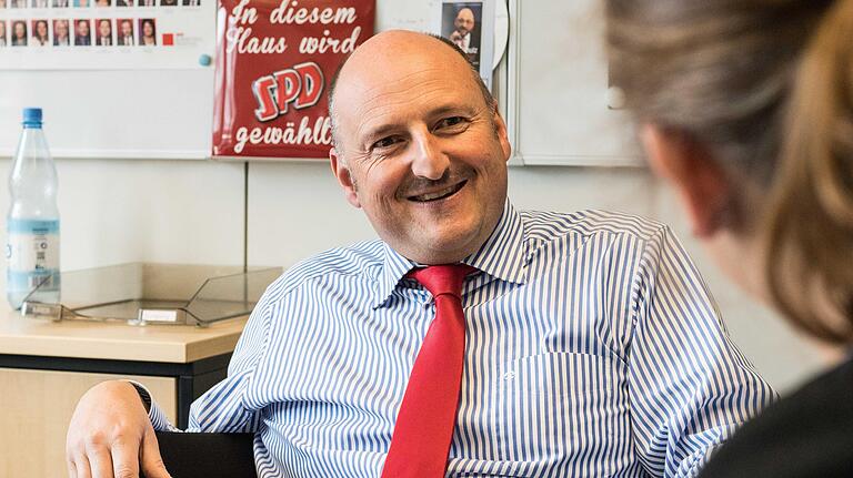 Bernd Rützel (SPD) in seinem Bundestagsbüro in Berlin. Bernd Rützel (SPD) in seinem Bundestagsbüro in Berlin.
