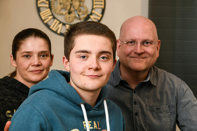 Moritz Krumpholz mit seinen Eltern Heike und Wolfgang aus Seligenstadt im Landkreis Würzburg. Moritz Krumpholz mit seinen Eltern Heike und Wolfgang aus Seligenstadt im Landkreis Würzburg.