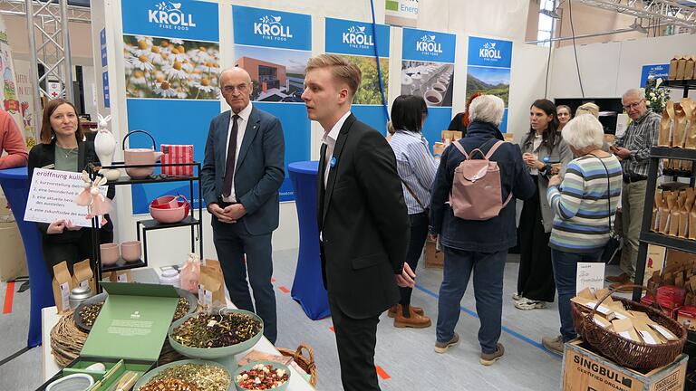 Auch auf der Kulinea vertreten war die Firma Kroll Fine Food GmbH aus dem oberfränkischen Scheßlitz, die demnächst eine Teefabrik in Zeil errichten will. Auch auf der Kulinea vertreten war die Firma Kroll Fine Food GmbH aus dem oberfränkischen Scheßlitz, die demnächst eine Teefabrik in Zeil errichten will.