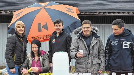 Engagement beim Gedächtnislauf: Sie sorgten dafür, dass den Läufern nicht die Energie ausging (von links): Johanna Barthelmes, Leonie Ebert, Daniel Kraft, Jochen Behr und Christian Schneider.