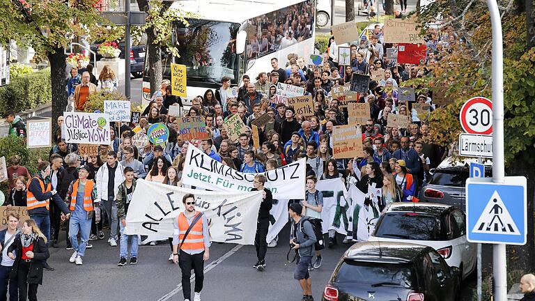 Drei Tage vor dem UN-Sondergipfel zum Klimaschutz in New York fand auf der ganzen Welt ein Klimastreik statt. Auch Würzburg nahmen Tausende daran teil.