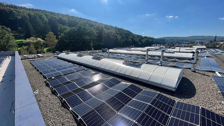 GKN Sinter Metals sichert mit Schmiedeprozess in Bad Brückenau Arbeitsplätze       -  Die zu Jahresbeginn in Betrieb genommene Photovoltaikanlage hilft dabei, den hohen Stromverbrauch im energieintensiven Betrieb zu sichern.