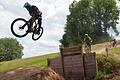 Fliegen mit zwei Rädern: Waghalsige Sprünge legen die Mountainbiker im Bikepark in Frammersbach hin.