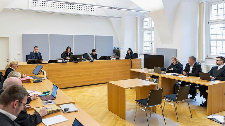 Früherer Mitarbeiter des Rhön-Klinikum Campus auf der Anklagebank: Seit diesem Donnerstag muss sich ein 45-Jähriger wegen des Verdachts der Vergewaltigung und sexuellen Belästigung von Azubis vor dem Amtsgericht Bad Neustadt verantworten.&nbsp;