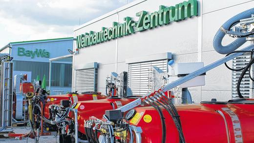 Neues Technikzentrum für den Weinbau: Die BayWa ht in Volkach neu eröffnet. Neues Technikzentrum für den Weinbau: Die BayWa ht in Volkach neu eröffnet.