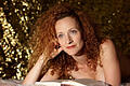 Lisa Wildmann als Emma Bovary, die eine Traumwelt im Leben erwartet und gegen die Tabus ihrer Umwelt verstößt, beim Theaterring am Samstag, 31. März, um 19.30 im Kurtheater.  Foto: Mark Noormann       -  Lisa Wildmann als Emma Bovary, die eine Traumwelt im Leben erwartet und gegen die Tabus ihrer Umwelt verstößt, beim Theaterring am Samstag, 31. März, um 19.30 im Kurtheater.  Foto: Mark Noormann