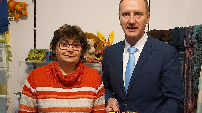 Elisabeth Müller-Förtsch und Michael Ziegler stellten die Stadt-Schokolade vor. Elisabeth Müller-Förtsch und Michael Ziegler stellten die Stadt-Schokolade vor.