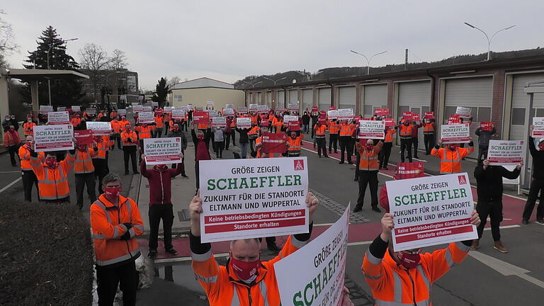 Über 200 Mitarbeiter demonstrierten erneut für den Erhalt des Schaeffler-Standortes Eltmann