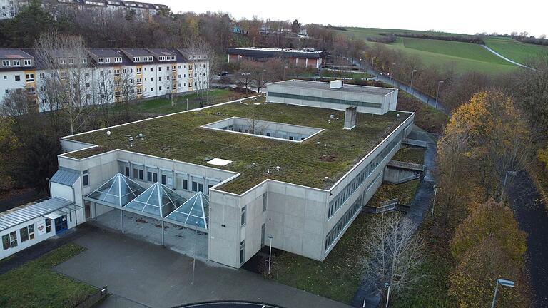 Der Landkreis Kitzingen baut die ehemalige Elementary School auf dem Marshall-Heights-Gelände in ein Feuerwehrzentrum um. Der Landkreis Kitzingen baut die ehemalige Elementary School auf dem Marshall-Heights-Gelände in ein Feuerwehrzentrum um.
